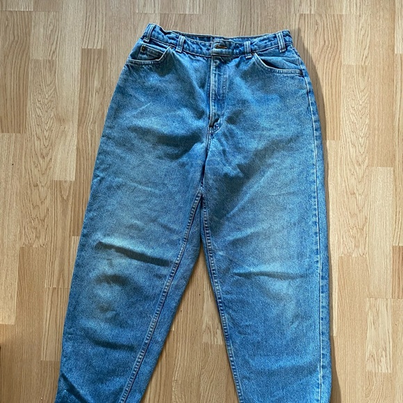 Vintage Levi’s jeans in perfectly distressed condition! - Picture 3 of 7